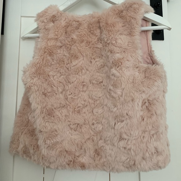 H&M Girls Faux Soft Pink Fur Vest (8-9 years) - Picture 2 of 4